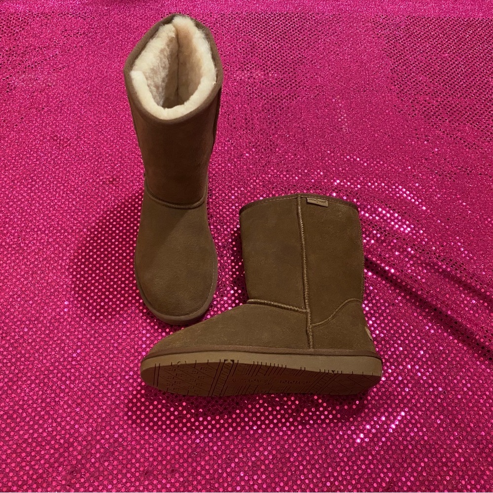 minnetonka olympia short boots in golden tan size 8